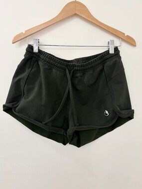 Icyzone green short shorts size Large